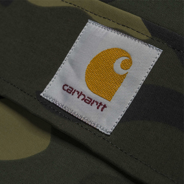 gesticktes Carhartt Script Logo auf der Brust