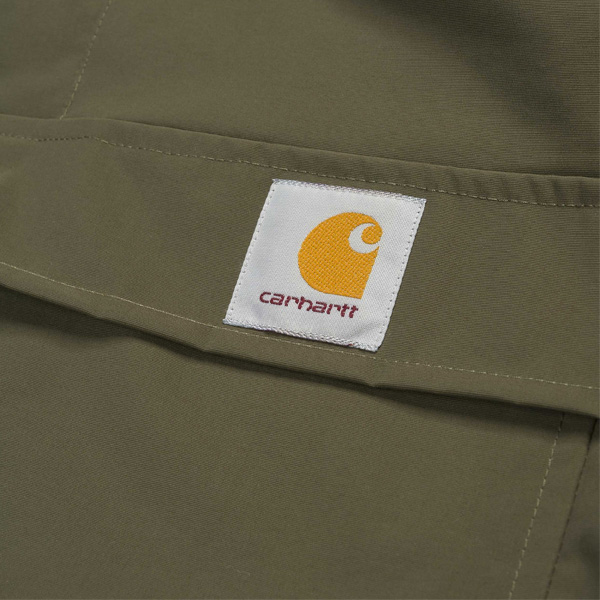gesticktes Carhartt Script Logo auf der Brust