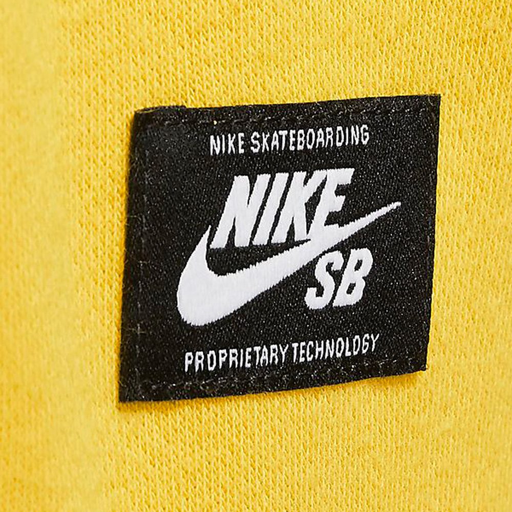 Nike SB Textil Patch im Hüftbereich, hinten rechts