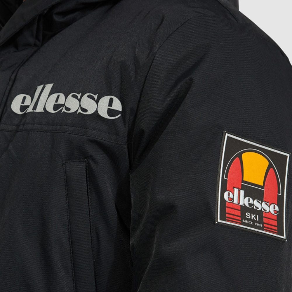 reflektierendes Ellesse Silicon Logo auf dem Ärmel