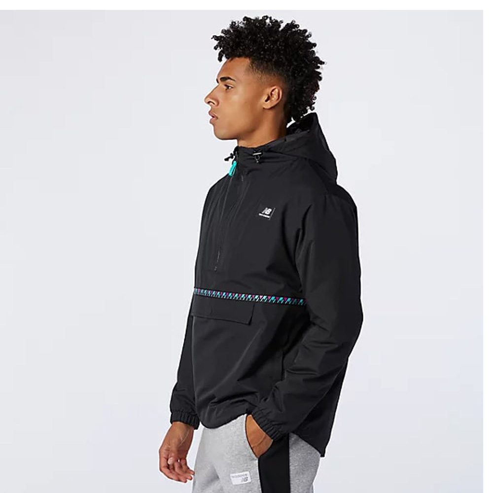 2 seitliche Einschubtaschen mit Zipper und Kordel