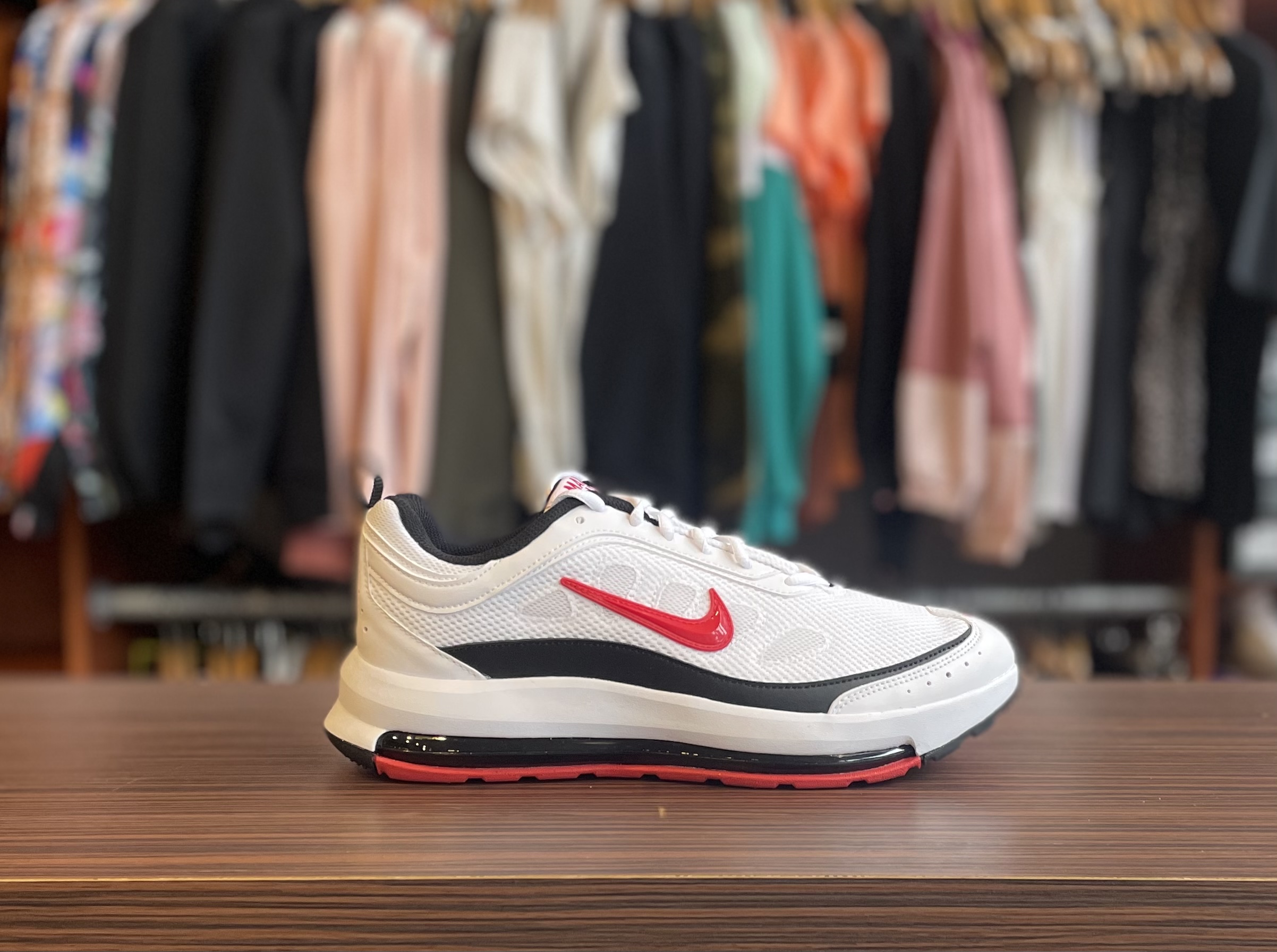 Nike Air AP Sneaker Laufschuhe Herren weiß/rot