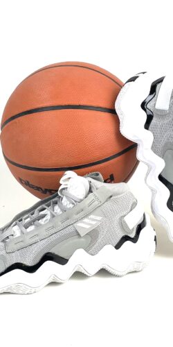 Adidas Exhibit Basketball Sneaker (grau/weiß)