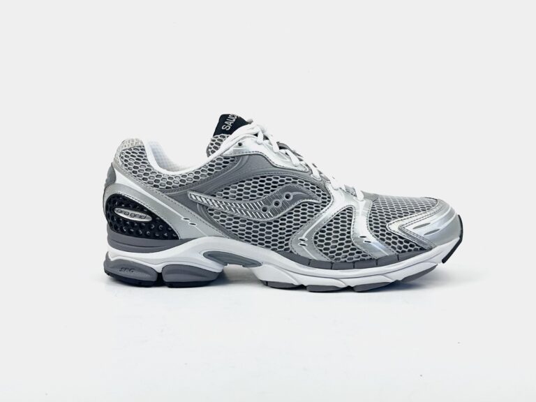 Saucony Progrid Triumph 4 Laufschuhe Sneaker (weiß/silber)