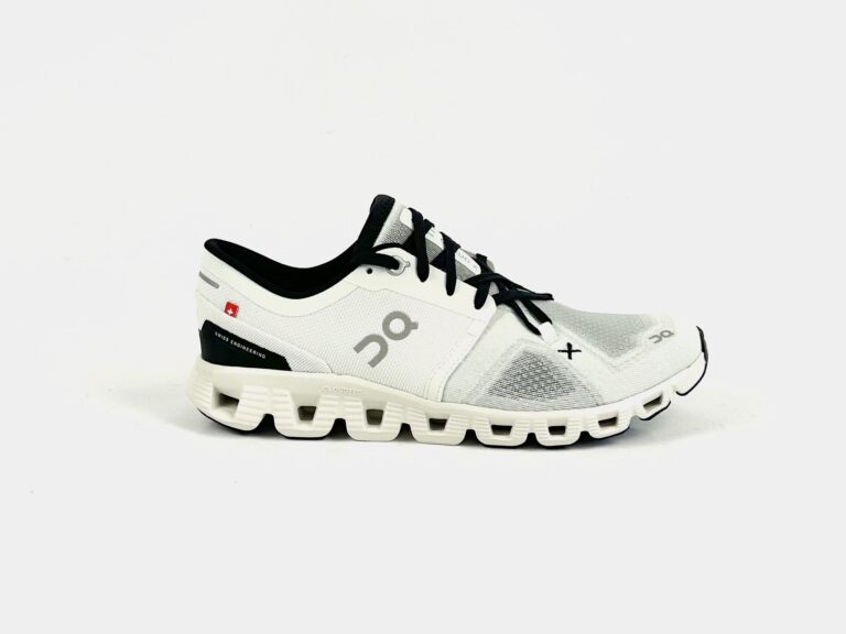 ON Cloud X 3 Damen Sneaker (weiß/schwarz)