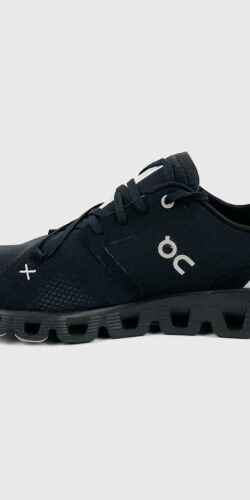 ON Cloud X 3 Runner Sneaker (schwarz)