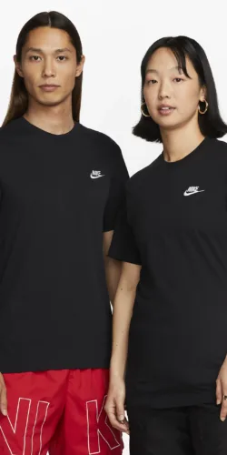 Nike Club Small Logo T-Shirt (schwarz)