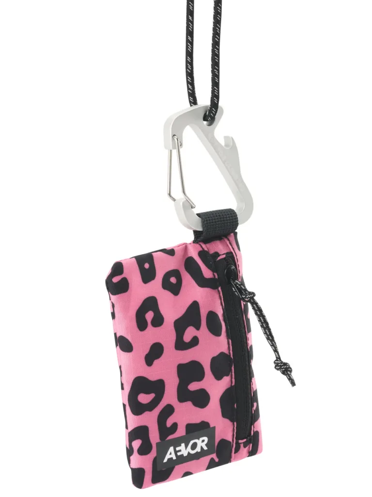 Aevor Explore Wallet Bag Candy Leopard (pink/schwarz)