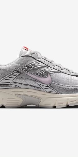 Nike Initiator Damen Sneaker Vast Grey Metallic (grau)