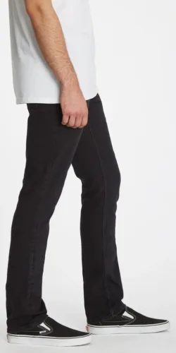 https://www.volcom.de/cdn/shop/files/A1912302_BKO_5.jpg?v=1744032073&width=825