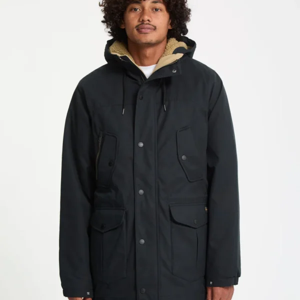 Wasserabweisende Fleecejacke mit Kapuze und funktionalen Taschen, perfekt für Outdoor-Aktivitäten und sportlichen Stil.
