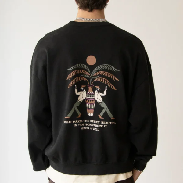 Stilvoller schwarzer Hoodie mit desert-inspiriertem Druck und Spruch, perfekte Streetwear für modebewusste Männer, praktische Wahl für den Alltag.