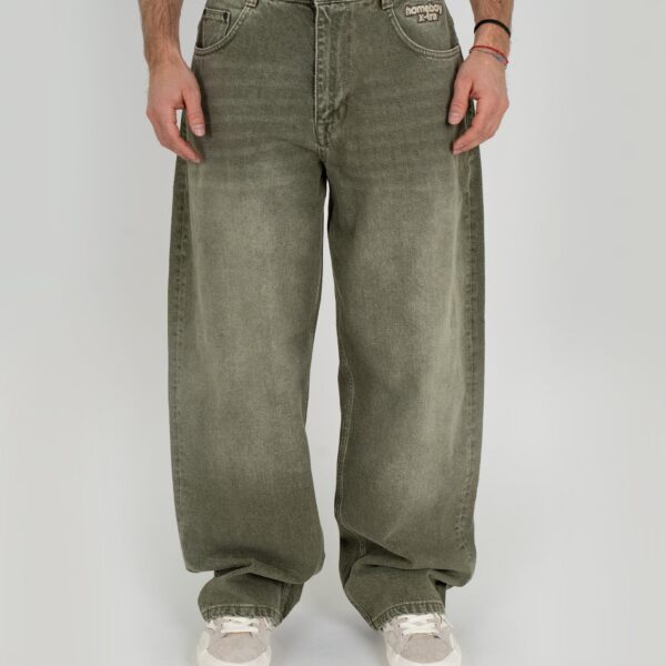 Herrenbaggyhose in Olivgrün mit lockerer Passform, ideal für Freizeit und Streetwear, aus hochwertigem Denim, bequem und stylisch.