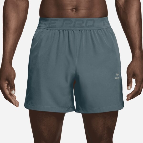 Hochwertige Nike Laufshorts für Männer, atmungsaktiv und bequem, ideal für Sport und Fitness.