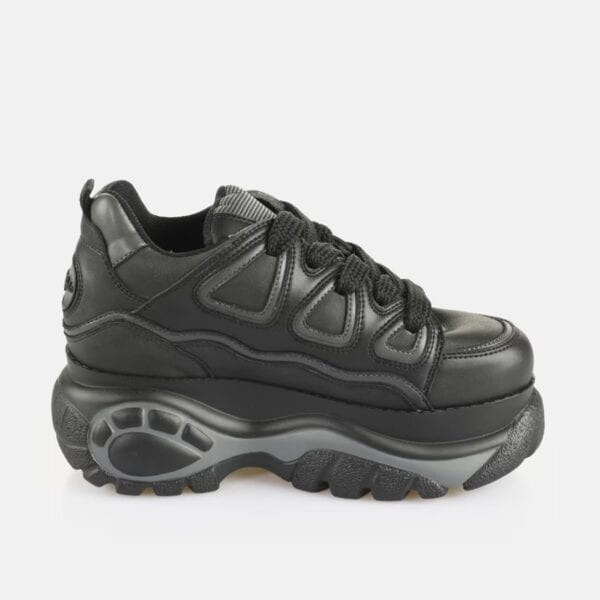 Schwarze Buffalo SK8 Vegan Nappa Plateauschuhe Sneaker mit dicker Sohle, modisches Design, ideal für Streetwear und nachhaltigen Style.