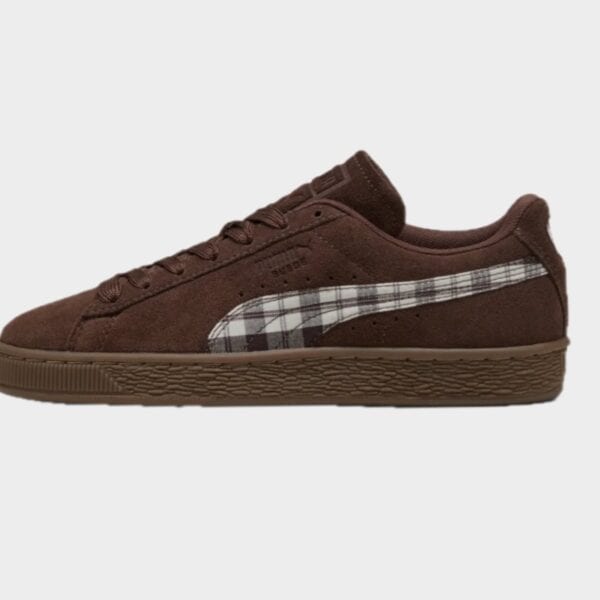Puma Suede Patch Sneaker in Chestnut Brown mit kariertem Streifen auf der Seite, bequemer Sportschuh für Alltag und Freizeit.