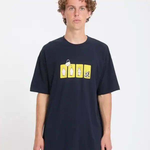 Dunkelblaues T-Shirt mit grafischem Design von Meinsportline, lockerer Passform, für sportliche Freizeitmode geeignet.