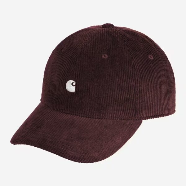 Rote Cord Cap von Carhartt Wip mit kleinem Logo auf der Vorderseite, stylisches Accessoire für Streetwear-Looks.