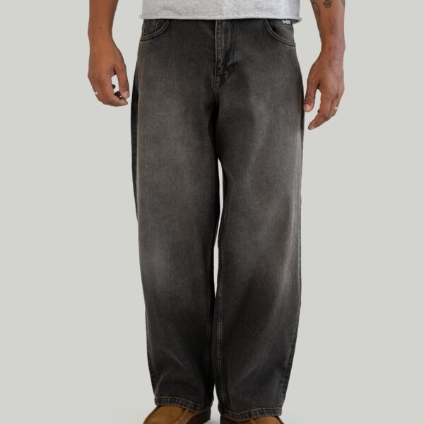 Schwarze Baggy Jeans im Gothic-Stil, passend zum Homeboy Xtra Monster Gothic 2 Baggy Denim Dirty Black.