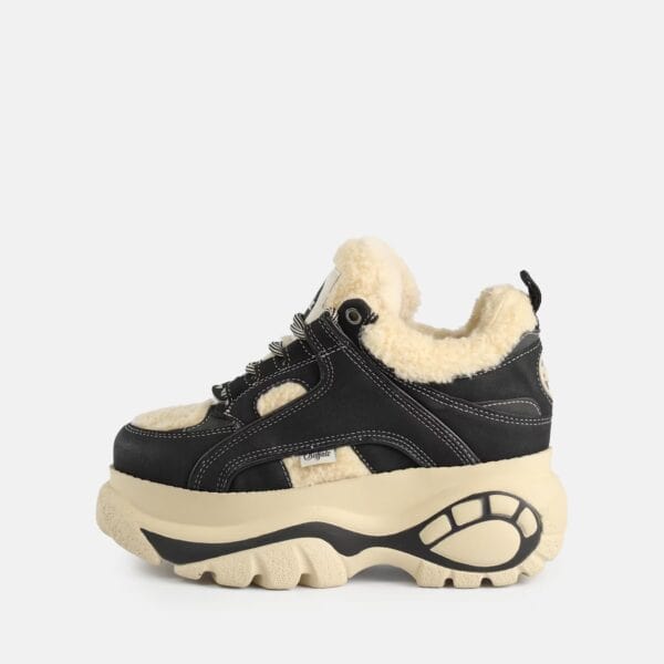 Buffalo REV Warm Plateauschuhe in Schwarz mit warmem Futter und dicker Sohle für Komfort und Stil.