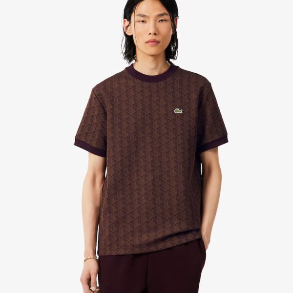 Lacoste Jacquard T-Shirt in Braun mit Monogramm-Design, bequemes Casual-Outfit für Damen.