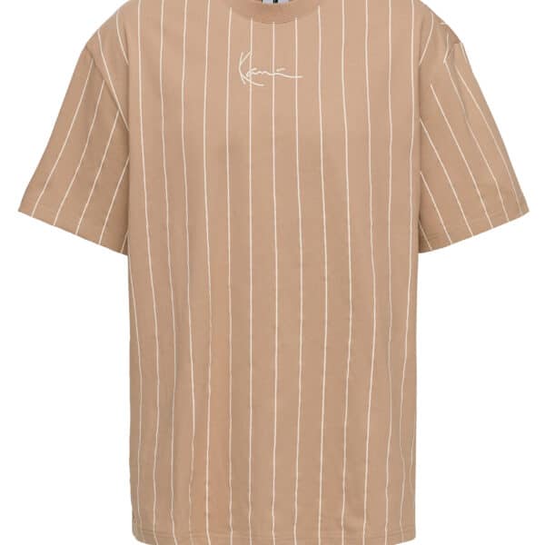Beige Karl Kani T-Shirt mit weißen Streifen und Logo-Print auf der Brust, bequemes Design für Streetwear-Look.