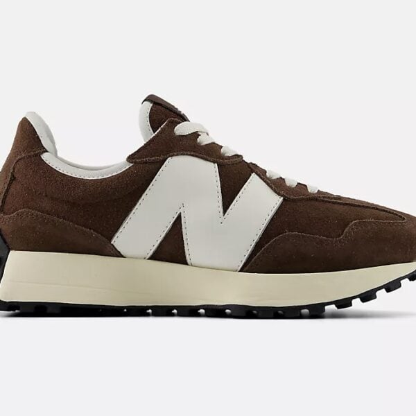 Hochwertiger New Balance 327 Sneaker in Pumpernickel Braun mit weißem Logo und robustem Laufsohle, ideal für sportliche Aktivitäten und Freizeit.