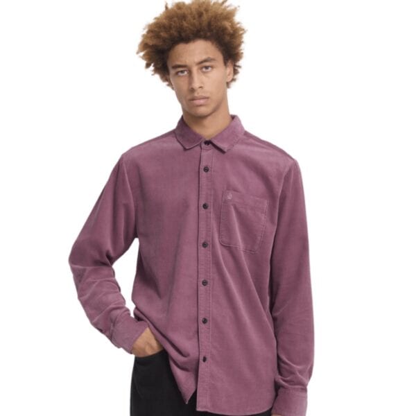 Lila Cordhemd für Herren, modisch und bequem, ideal für Casual- und Freizeitlook, hochwertiges Material, perfekt für den Alltag.