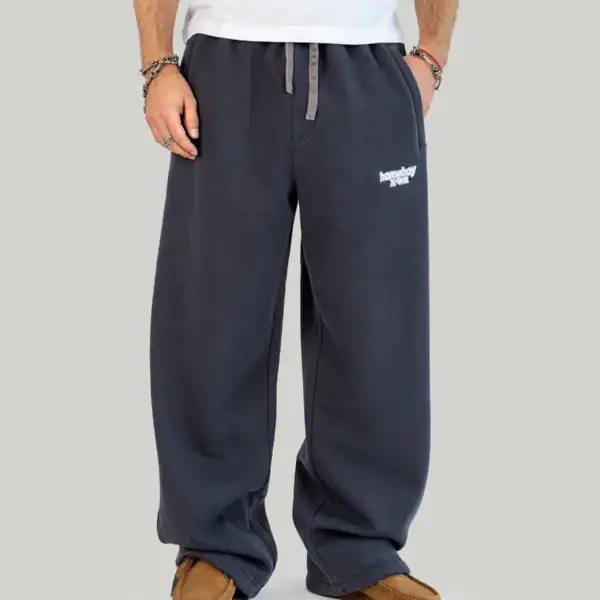 Bequeme graue Homeboy Trackie Dacks Sweatpants für sportlichen Komfort, mit elastischem Bund und Logo-Print, ideal für Freizeit und Training.