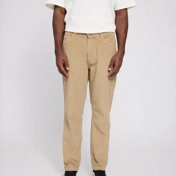 Beige Mazine Cordhose mit 5 Taschen, bequem und stilvoll für den Alltag.