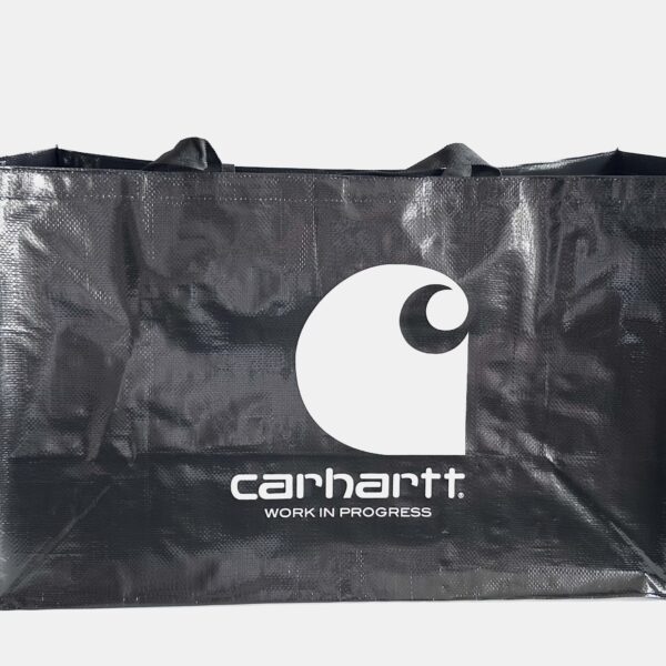 Große schwarze Carhartt Wip PVC Einkaufstasche mit Logo, strapazierfähig und ideal für den Alltag.