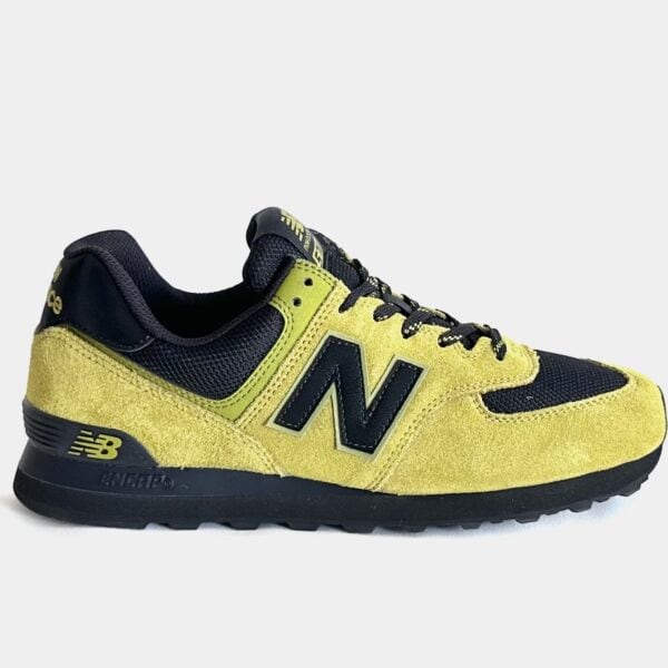 Neuer New Balance 574 Sea Moss Sneaker in grün und schwarz, sportlich und bequem für Alltag und Freizeit.