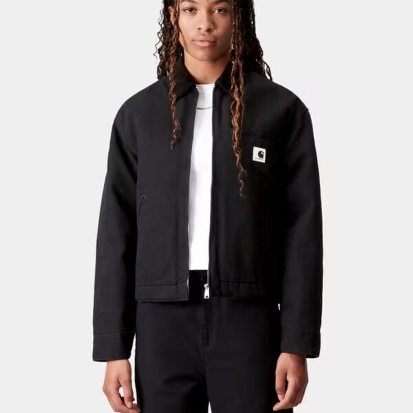 Damen Winterjacke von Carhartt Wip in Schwarz, stilvoll und warm, perfekt für kalte Wintertage.