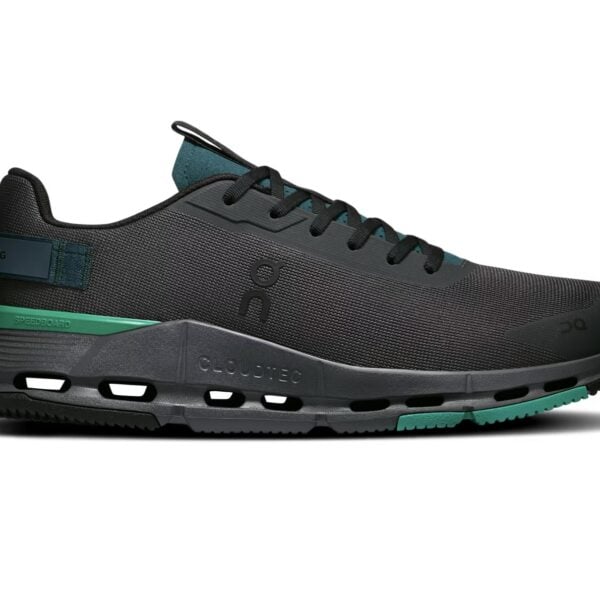 ON Cloudnova Form 2 Sneaker in Schwarz mit grünen Akzenten, seitliche Ansicht, sportliches Design, atmungsaktives Material, bequeme Laufsohle, für Damen und Herren geeignet.